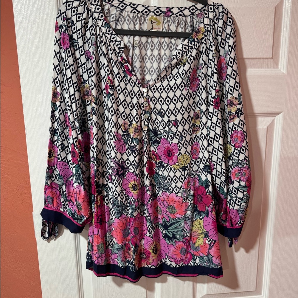 Fig and Flower Black, White and Pink Geometric and Floral Blouse XL